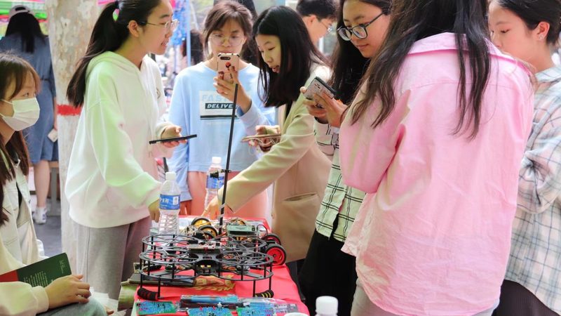 目前市场上的数据可视化交互设计工具种类繁多，大致可以分为以下几类：